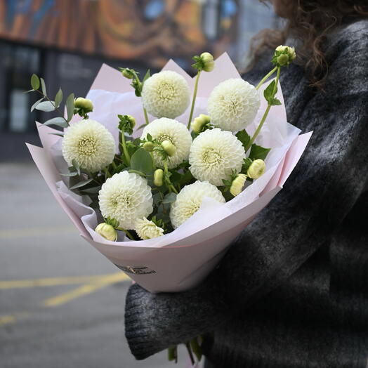 Monobouquet with Dahlias