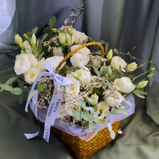 White lisianthus