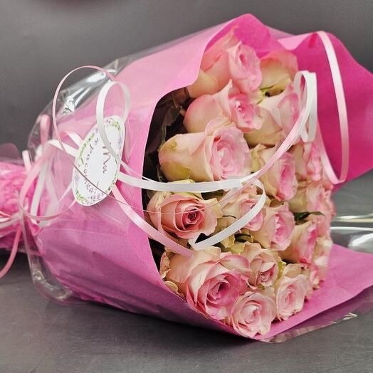 Bouquet of 25 soft pink roses, 50 cm (large buds), in festive packaging