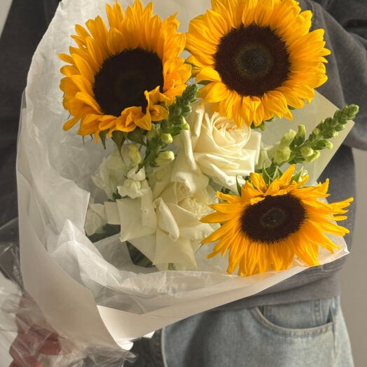 Bouquet 394 [FREE DELIVERY] Helianthus, Rosa Ecuador, Antirrhinum
