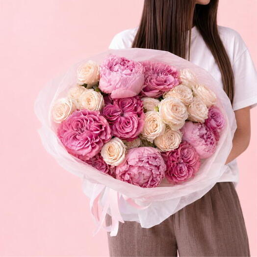 🌸 Bouquet of peony roses, peonies and spray roses