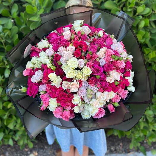 Mix of spray roses