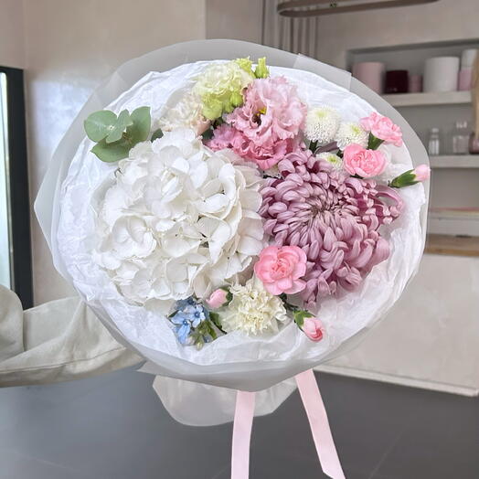 Ramo delicado con hortensia blanca