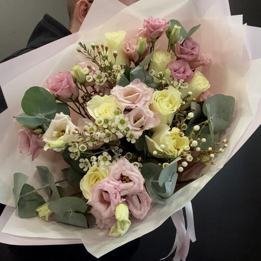 Ecuadorian roses with lisianthus and waxflower