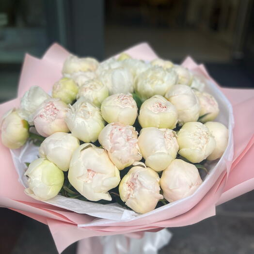 Bouquet of 31 peonies