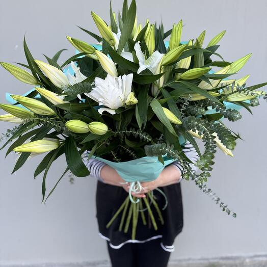 "Mega bouquet of lilies