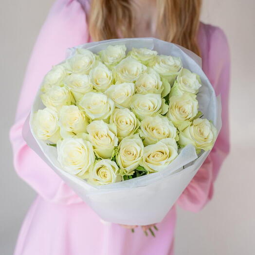 25 white roses