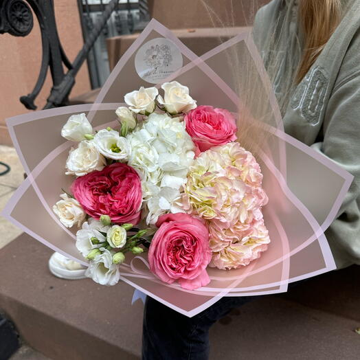 Autumn Dawn Small Size (Garden roses , hydrangeas, lisianthus, spray roses, stipa)