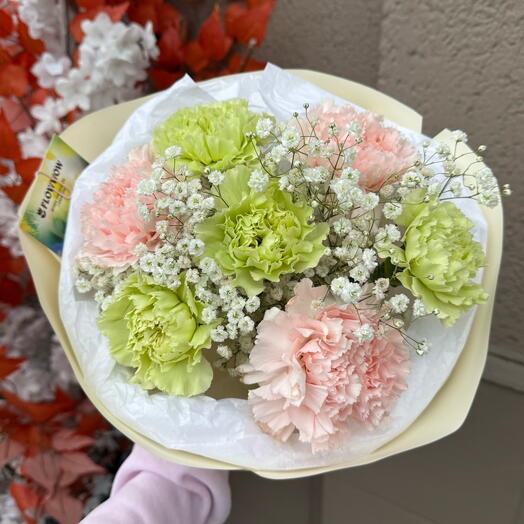 Bouquet of carnations with baby's breath