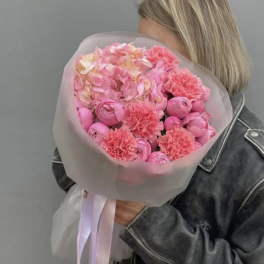 Розовый евробукет с гортензией «Amira Pink» S