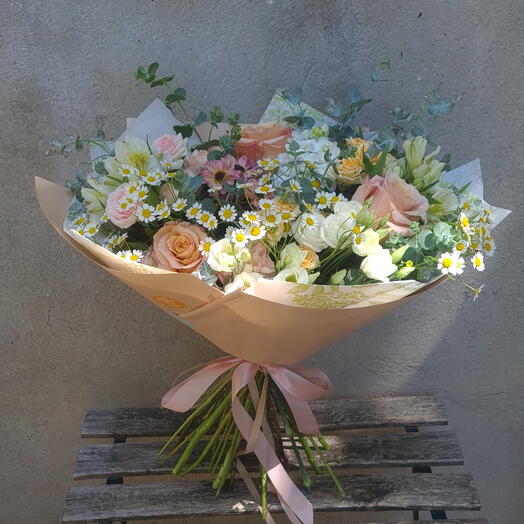 Caramel Cappucino - peach and creme tones bouquet