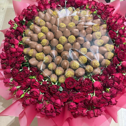 Large Red Bouquet and Dipped Strawberries Chocolate