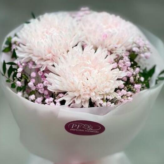 Bouquet of single chrysanthemums