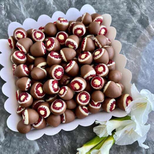 Chocolate-covered raspberries