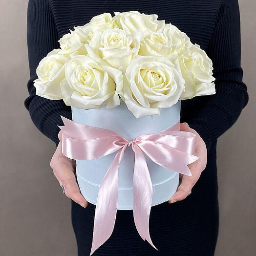 Roses in a hat box