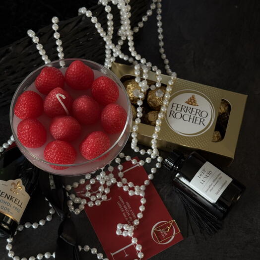 champagne and candles 🥂🍓