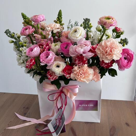 Spring box with ranunculus, eustoma, mattiola
