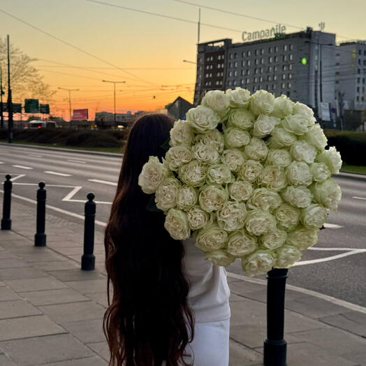 Bouquet of white roses