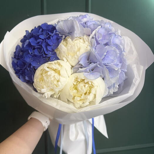 Hortensien Blau mit Rosen M
