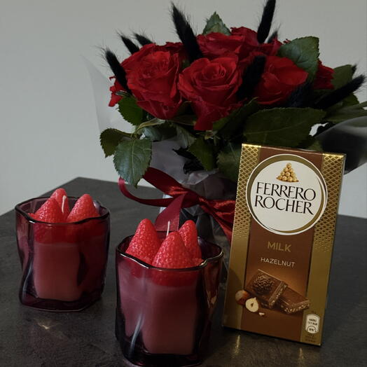 flowers and a pair of candles ️