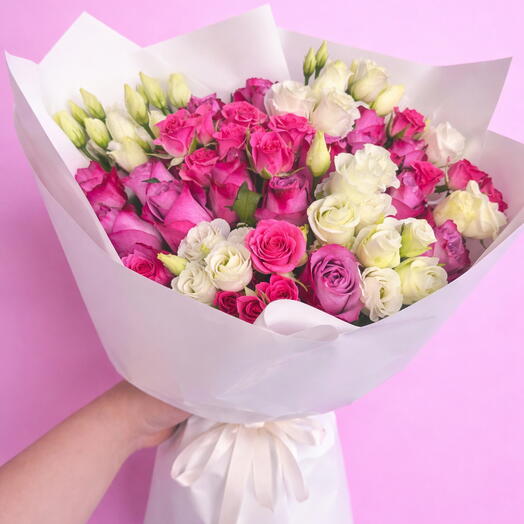Roses mixed with lisianthus