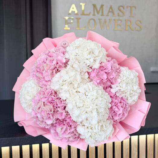Pink and white hydrangeas bouquet 11pcs