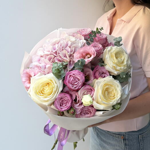 pink hydrangea, rose, spray rose, small lisianthus