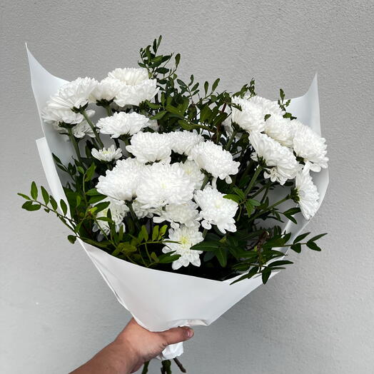 White mini bouquet (chrysanthemums, pistachio foliage)