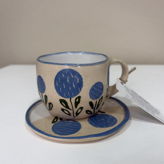 Hand-made ceramic mug with plate