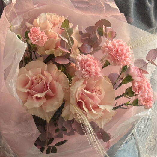 Bouquet 397 [FREE DELIVERY] Rosa Ecuador, Spray Rose, Dianthus, Eucalyptus, Pistacia, Stipa
