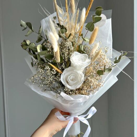 White-green dried flower bouquet