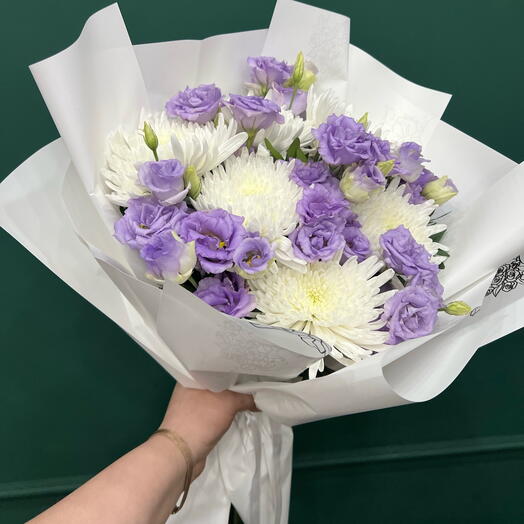 Eustoma with chrysanthemum