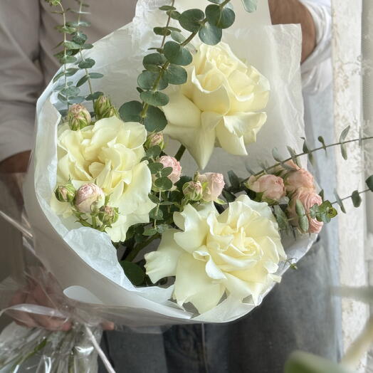Bouquet 365 [FREE DELIVERY] Ecuador Rose, Spray Rose, Eucalyptus