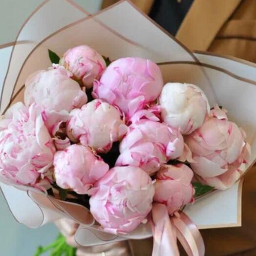 Bouquet of 11 peonies