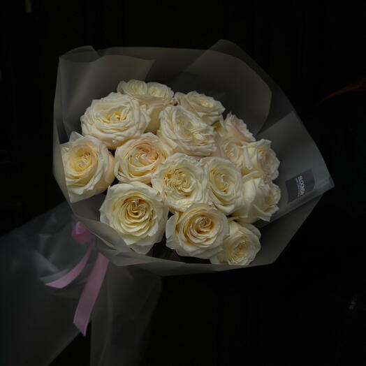 15 white roses