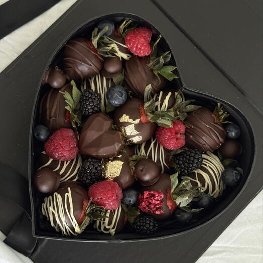 Chocolate Berry Heart Box 🖤