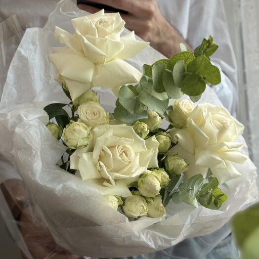 Bouquet 376 [FREE DELIVERY] Ecuador Rose, Spray Rose, Eucalyptus