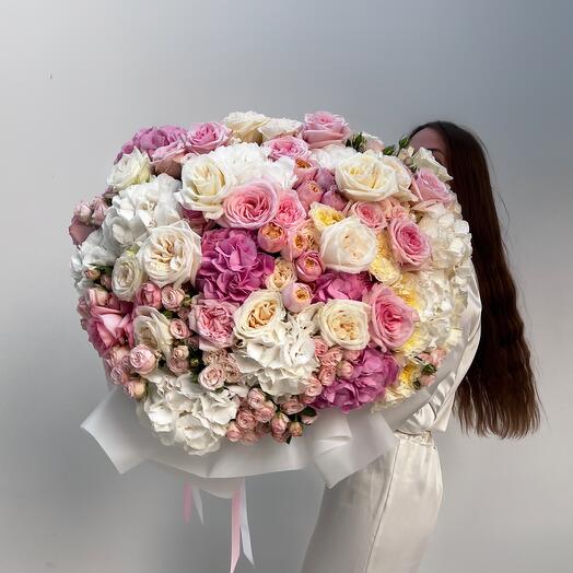 WOW premium big bouquet with hydrangea and roses