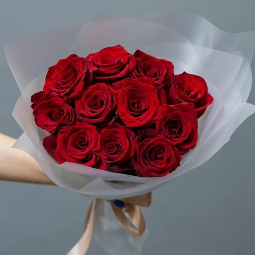 Dozen classic red roses