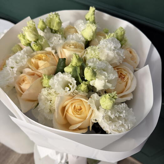 Peony-like roses with eustoma