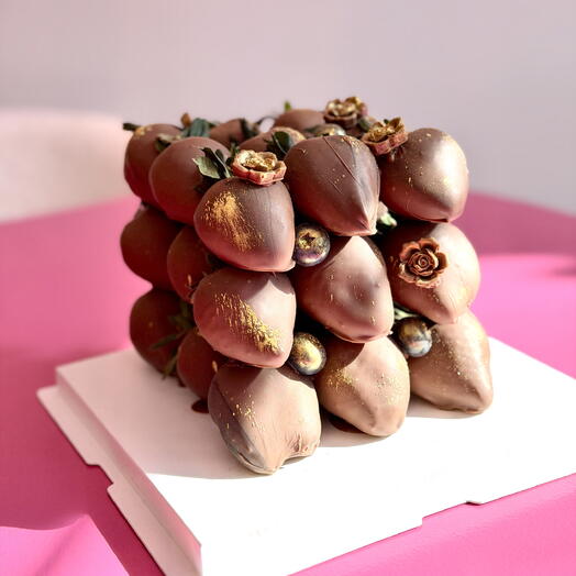 Chocolate dipped strawberries cube