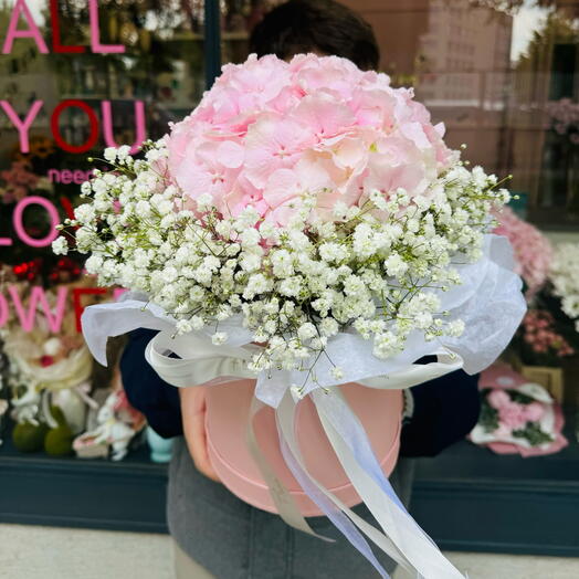 Box with hydrangea and baby's breath