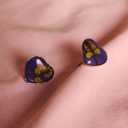Heart-shaped earrings with flowers
