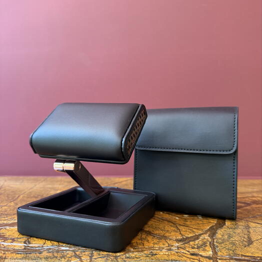 Wolf Axis Travel Watch Stand