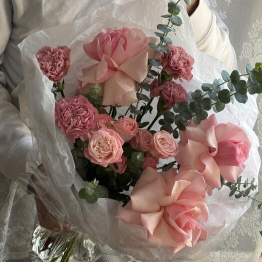 Bouquet 280 – Peony spray roses, burgundy dianthus, French roses