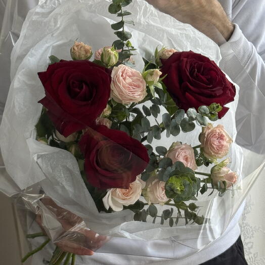 Bouquet 287 - peony roses and classic red roses