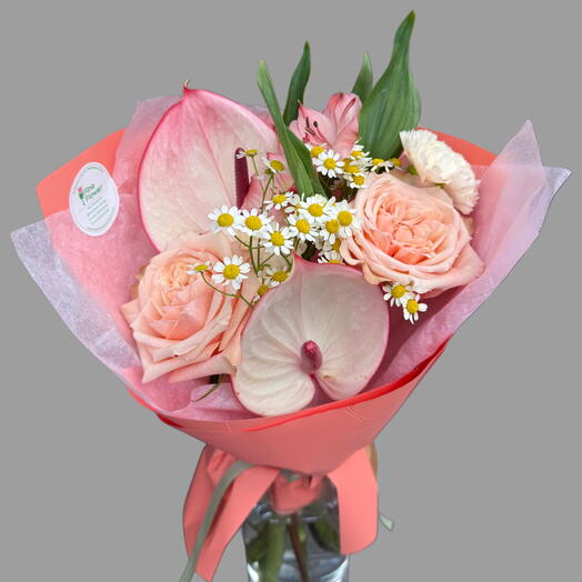 Bouquet of the day with a rose and an anthurium