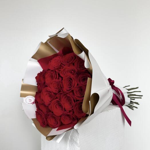 25 red roses