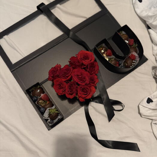 Luxury Rose   Chocolate Berry Gift Set