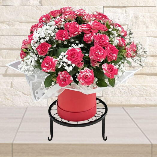 Luxury Flower Box With 11 Pink Spray Roses